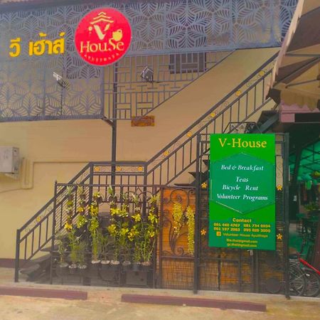 V House Hotel Ayutthaya Bagian luar foto