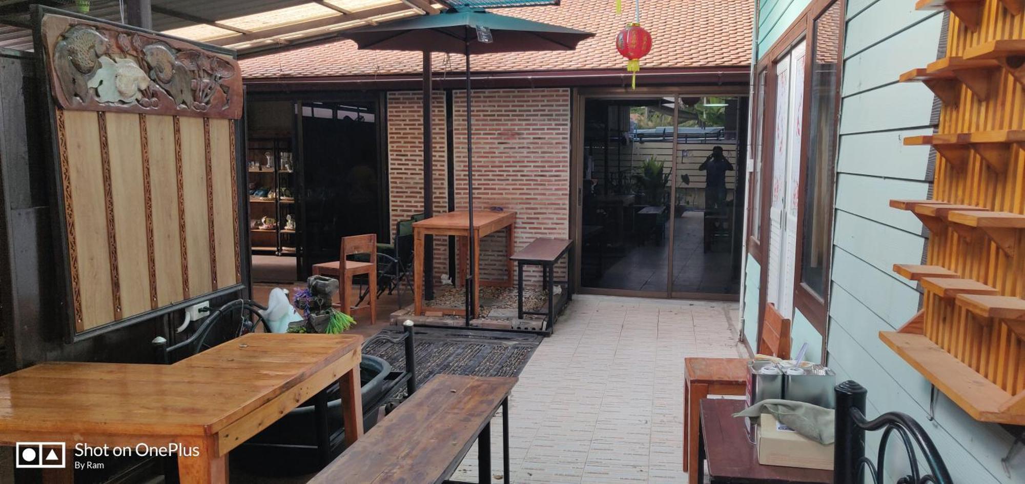 V House Hotel Ayutthaya Bagian luar foto