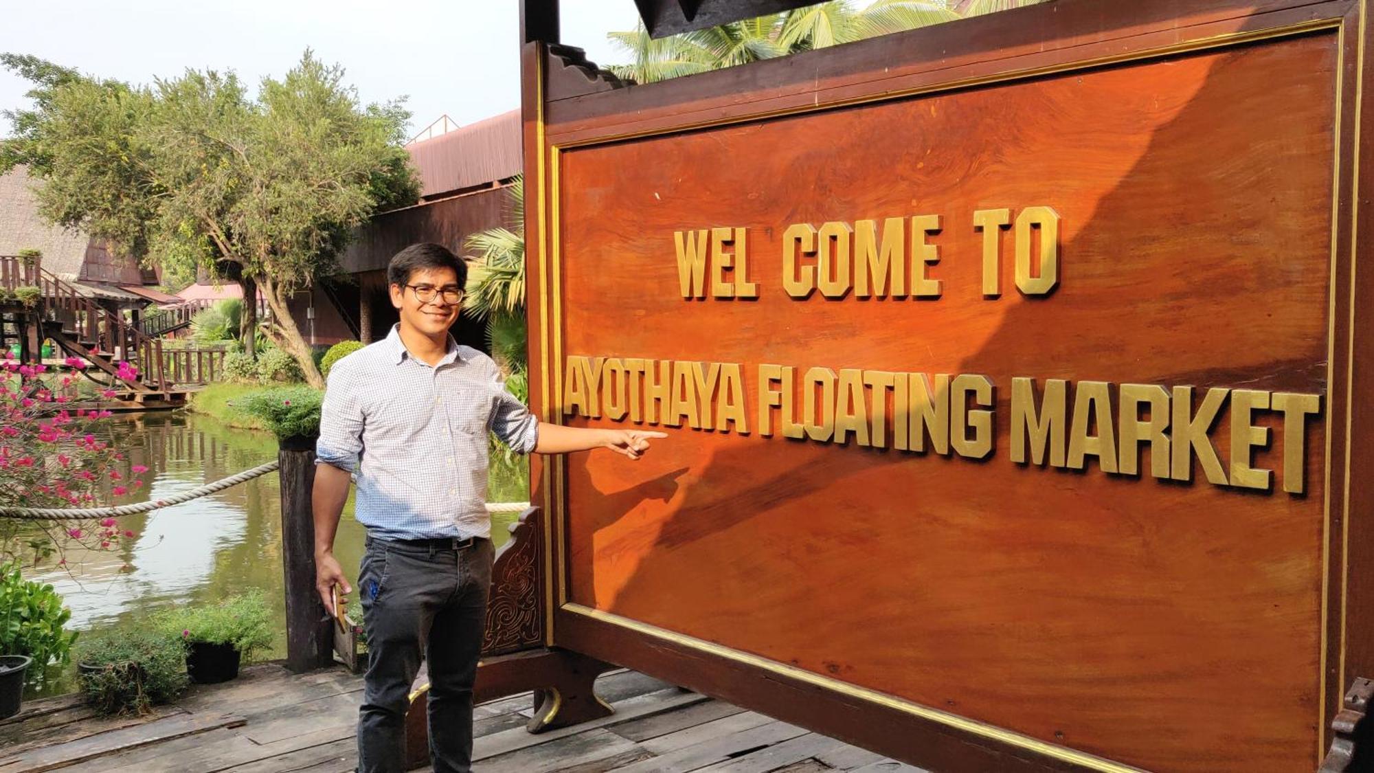 V House Hotel Ayutthaya Bagian luar foto