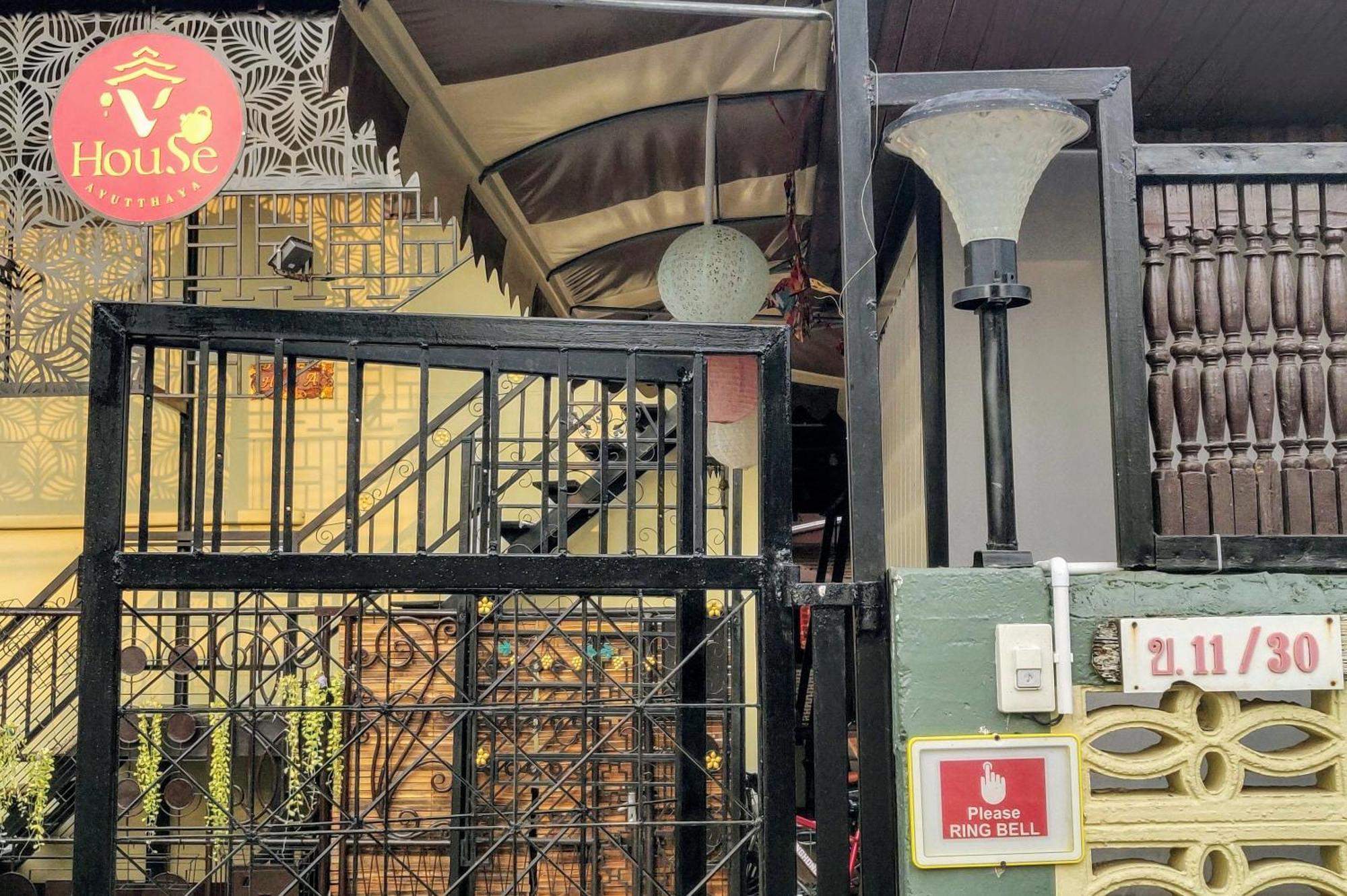 V House Hotel Ayutthaya Bagian luar foto