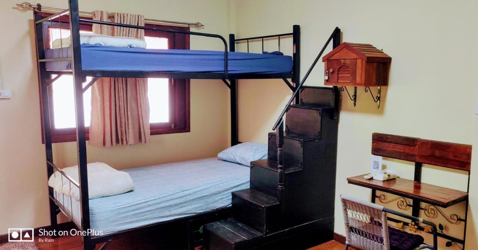 V House Hotel Ayutthaya Bagian luar foto