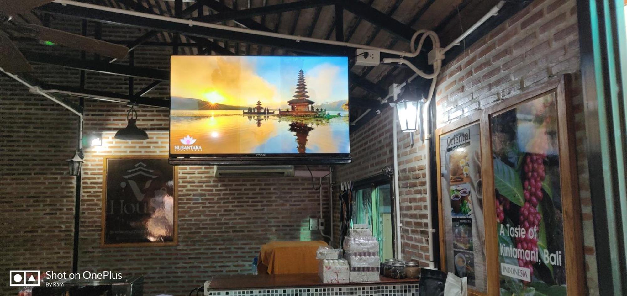 V House Hotel Ayutthaya Bagian luar foto