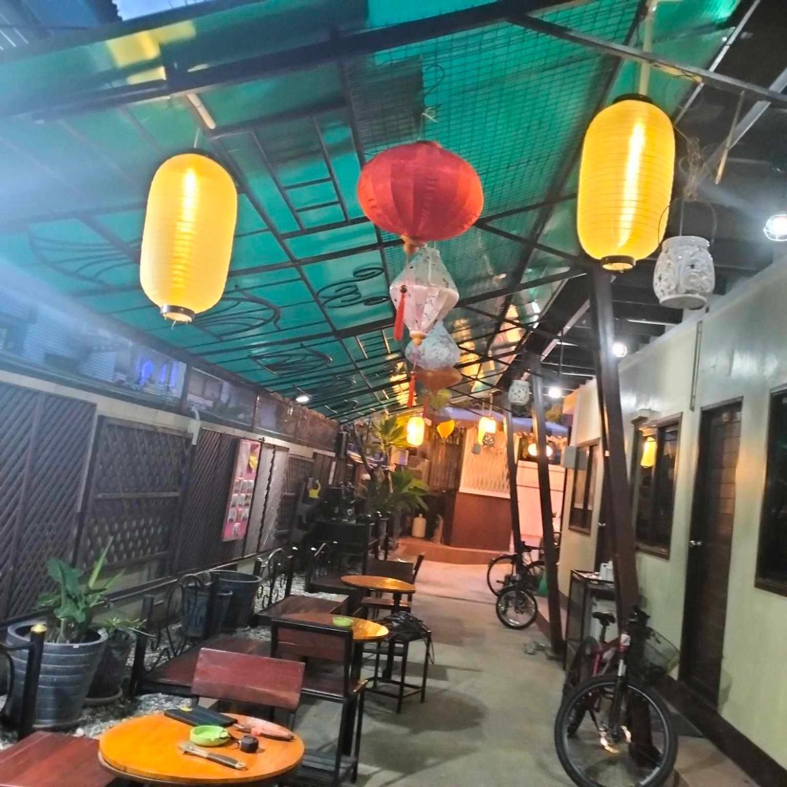 V House Hotel Ayutthaya Bagian luar foto