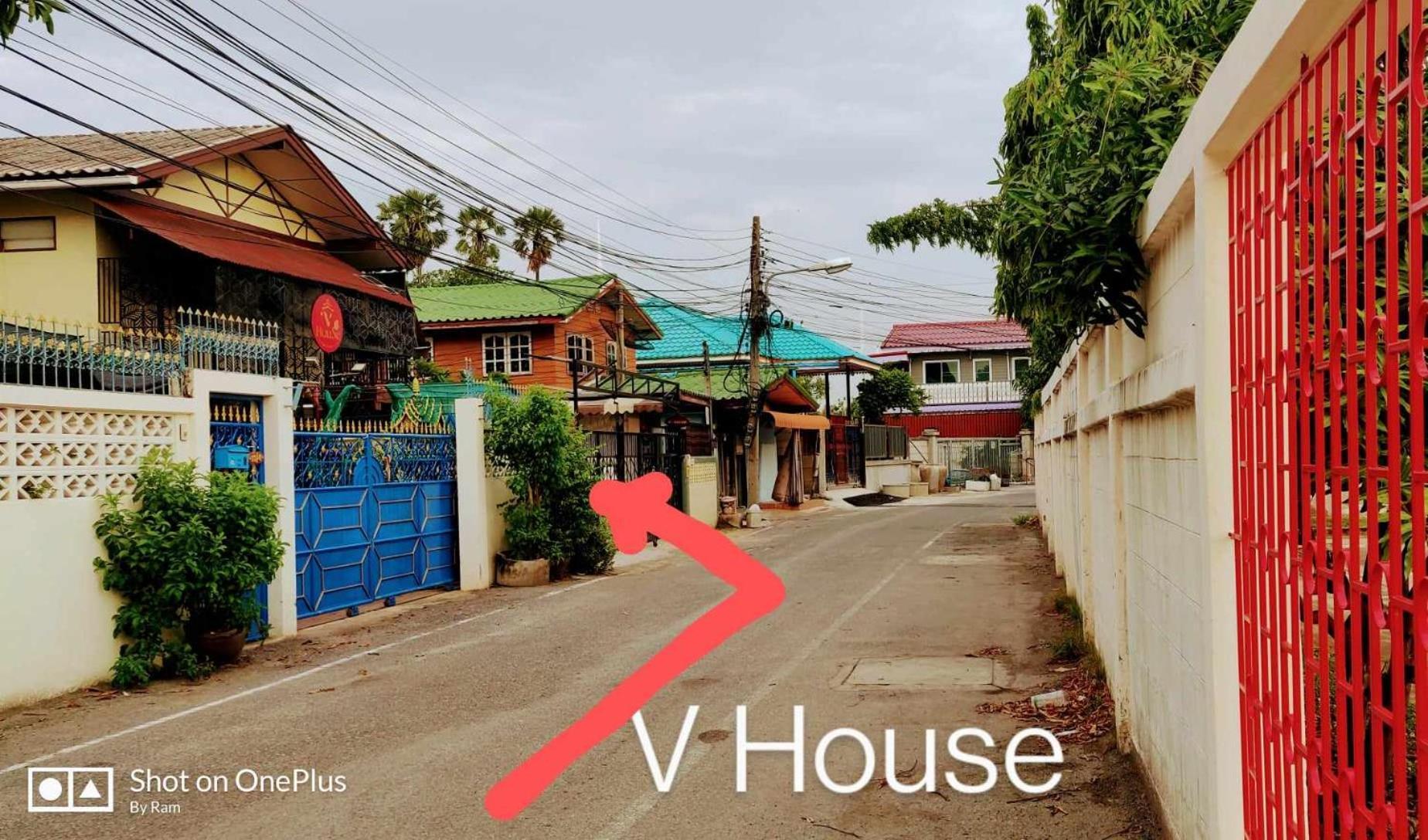 V House Hotel Ayutthaya Bagian luar foto