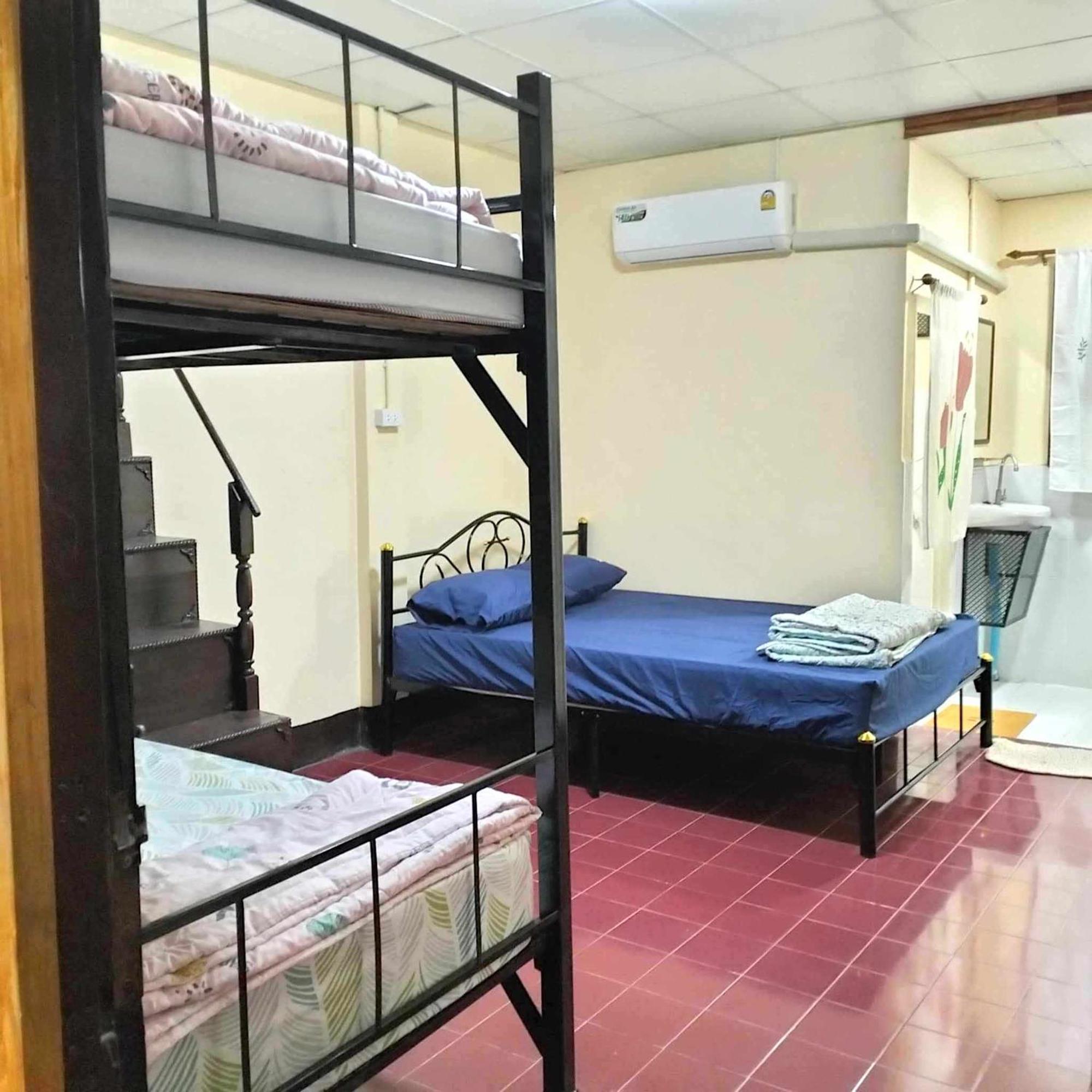 V House Hotel Ayutthaya Bagian luar foto
