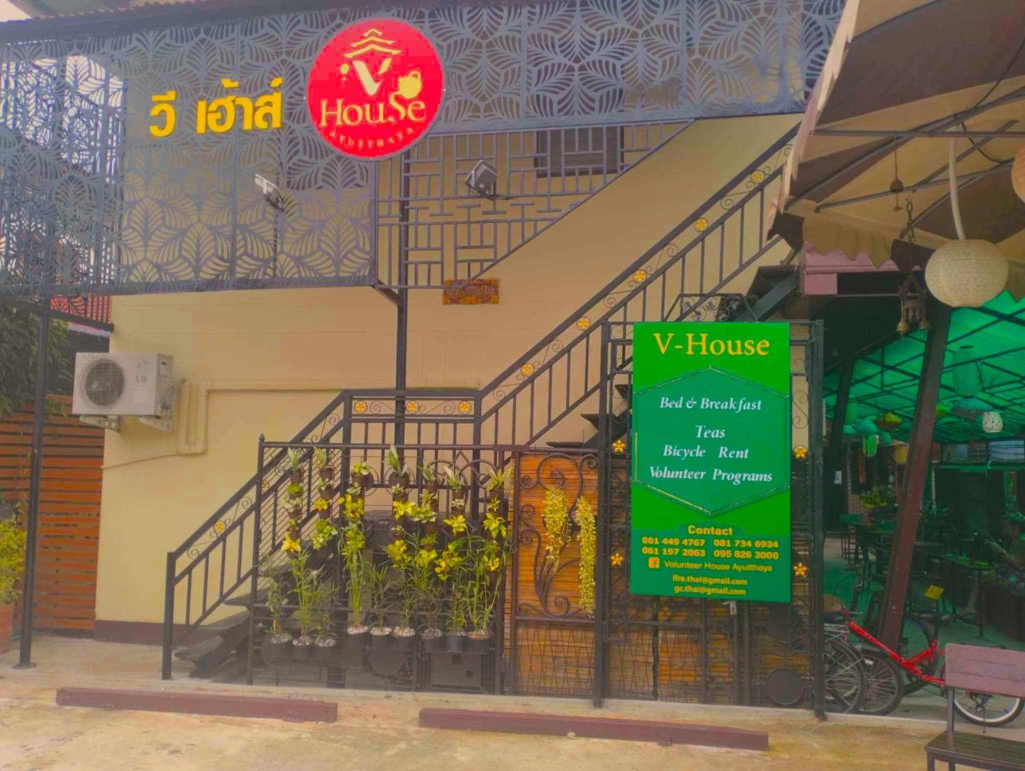 V House Hotel Ayutthaya Bagian luar foto